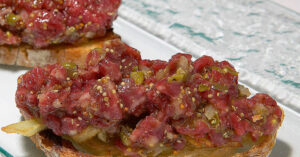 Valencia-Cuina-Obert-steak-tartar-askua