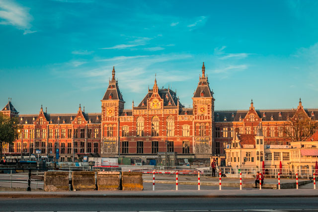 estacion-central-amsterdam-visitar-amsterdam-clickviaja