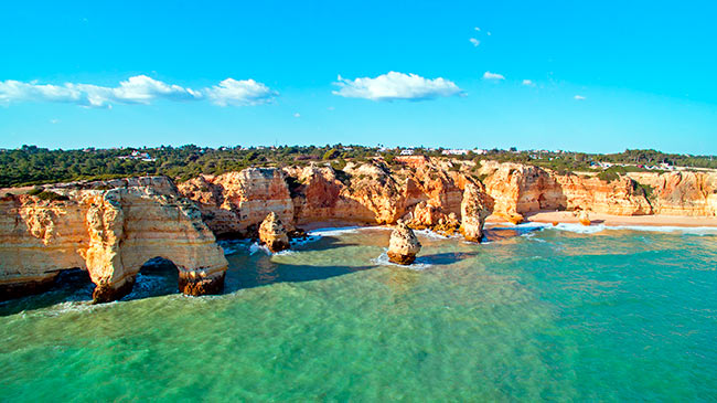 Praia-da-Marinha-algarve-clikviaja