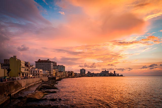 malecon-viajar-a-cuba-