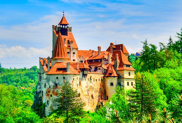 castillo-dracula-brasov-rumania-lugares-para-viajar-en-pareja-clickviaja