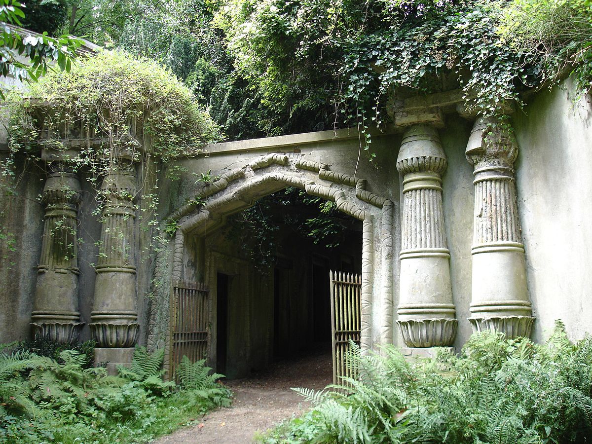 Egyptian_Avenue_Highgate_Cemetery