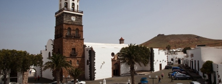 Villa-de-Teguise-torre-castillo 10 lugares inolvidables de Lanzarote
