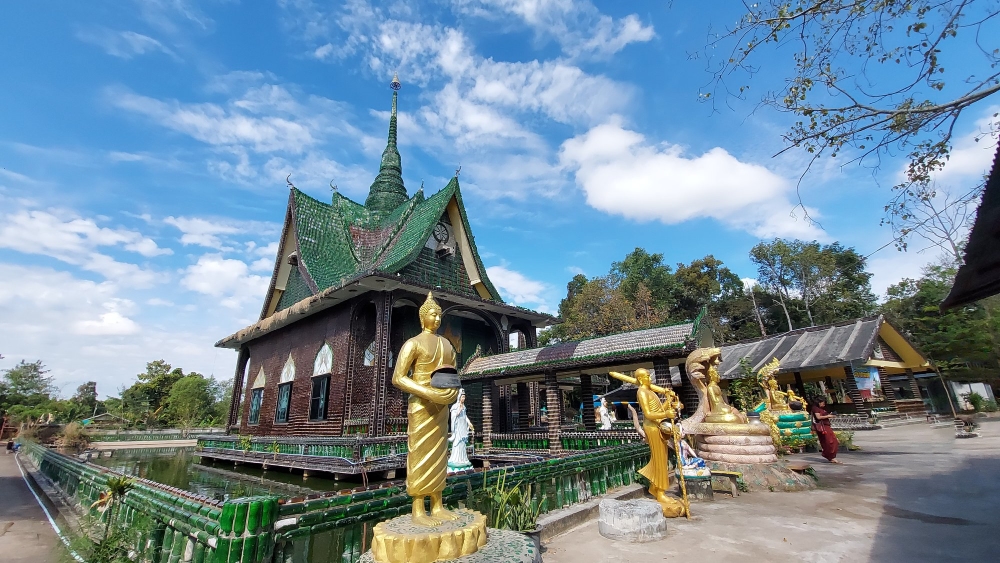 Wat Pa Maha Chedi Kaew viajar a tailandia clickviaja