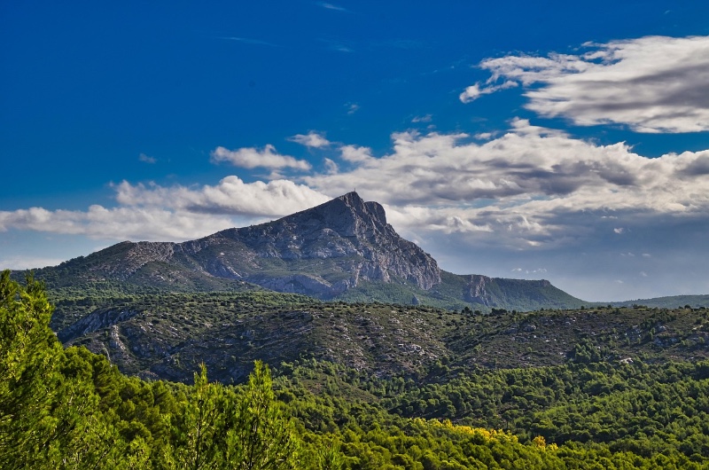 montana santa victoria paseo por aix en Provence cliclviaja